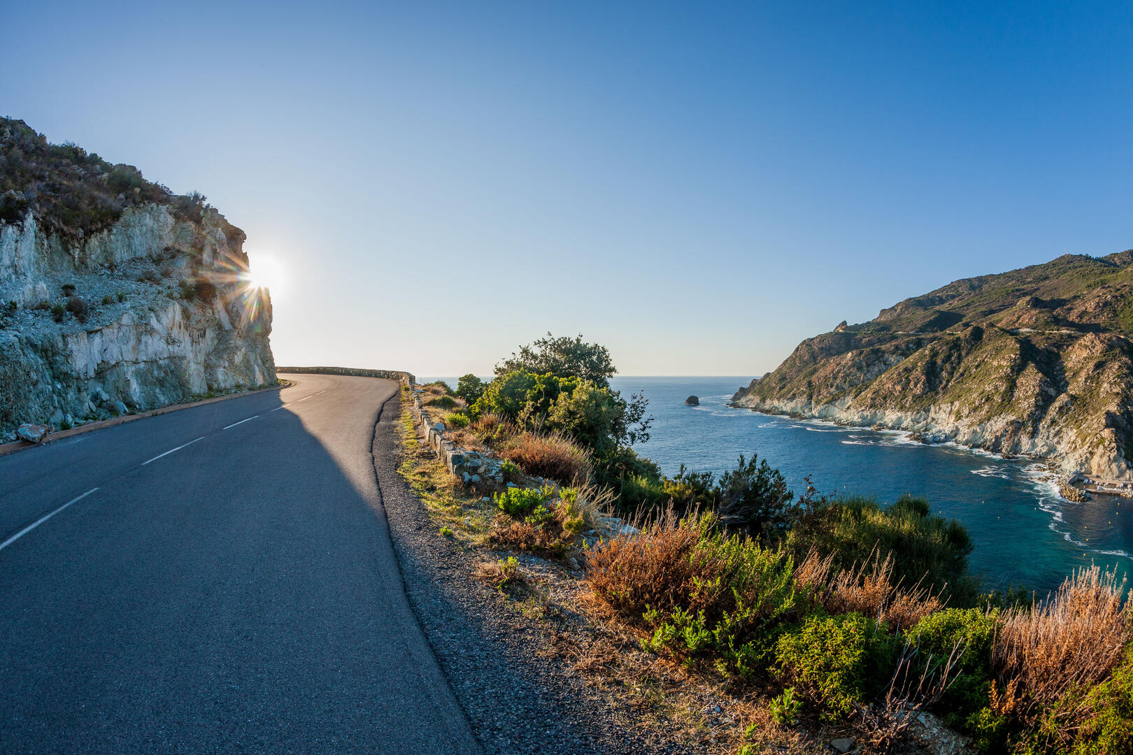 Autotour En Corse : Itinéraires Sur Mesure à Travers Les Routes De L’île